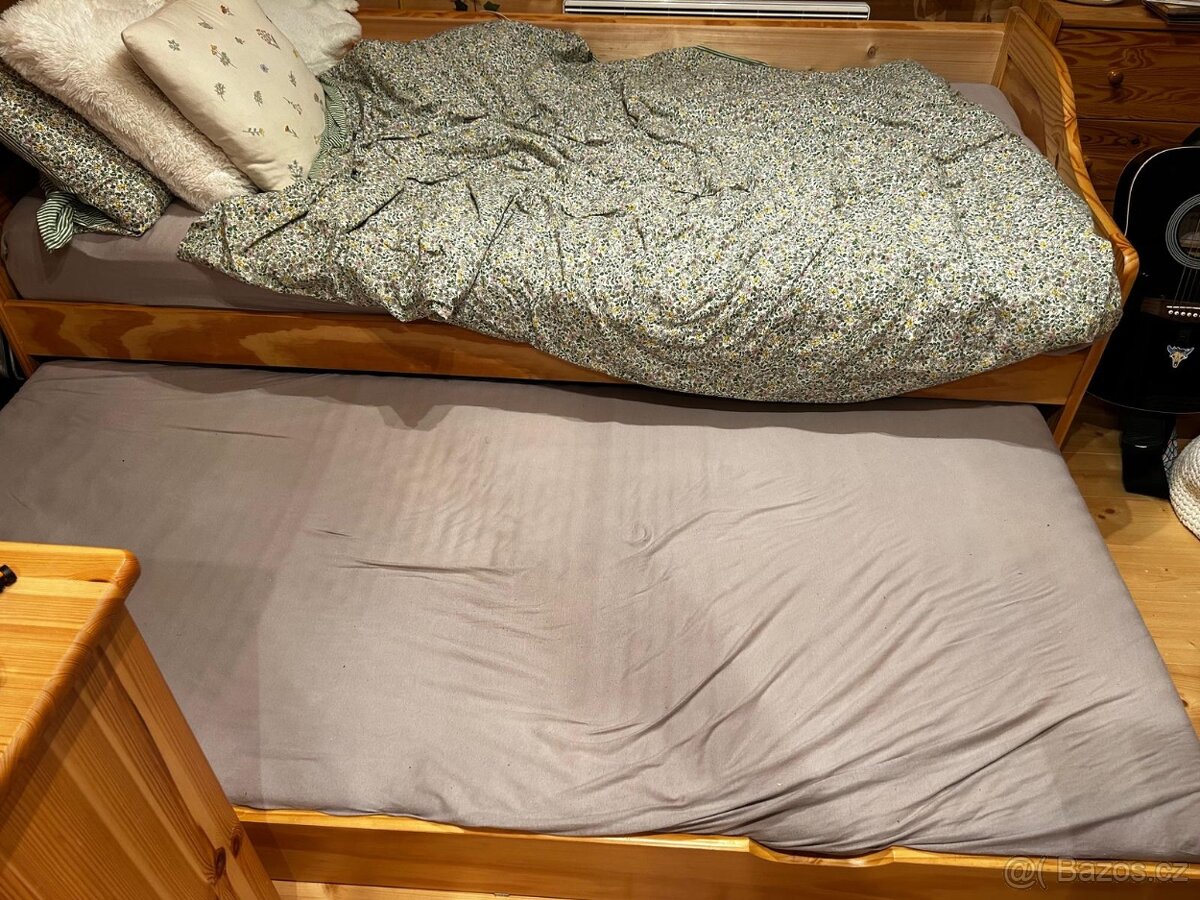 Postel s výsuvným šuplíkem na spani