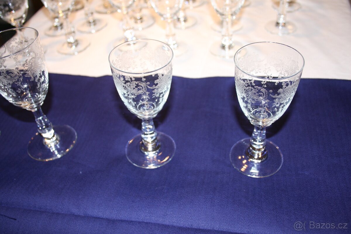 prodam starozitne sklenicky 11 a 10 kus brusene