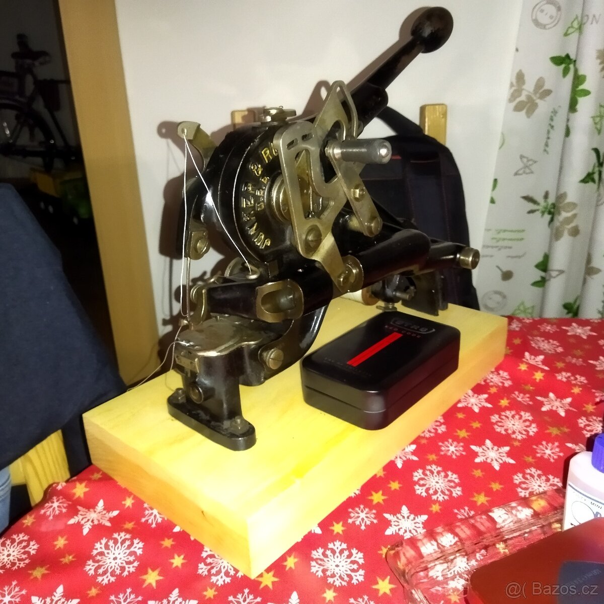 Šicí stroj na kůži