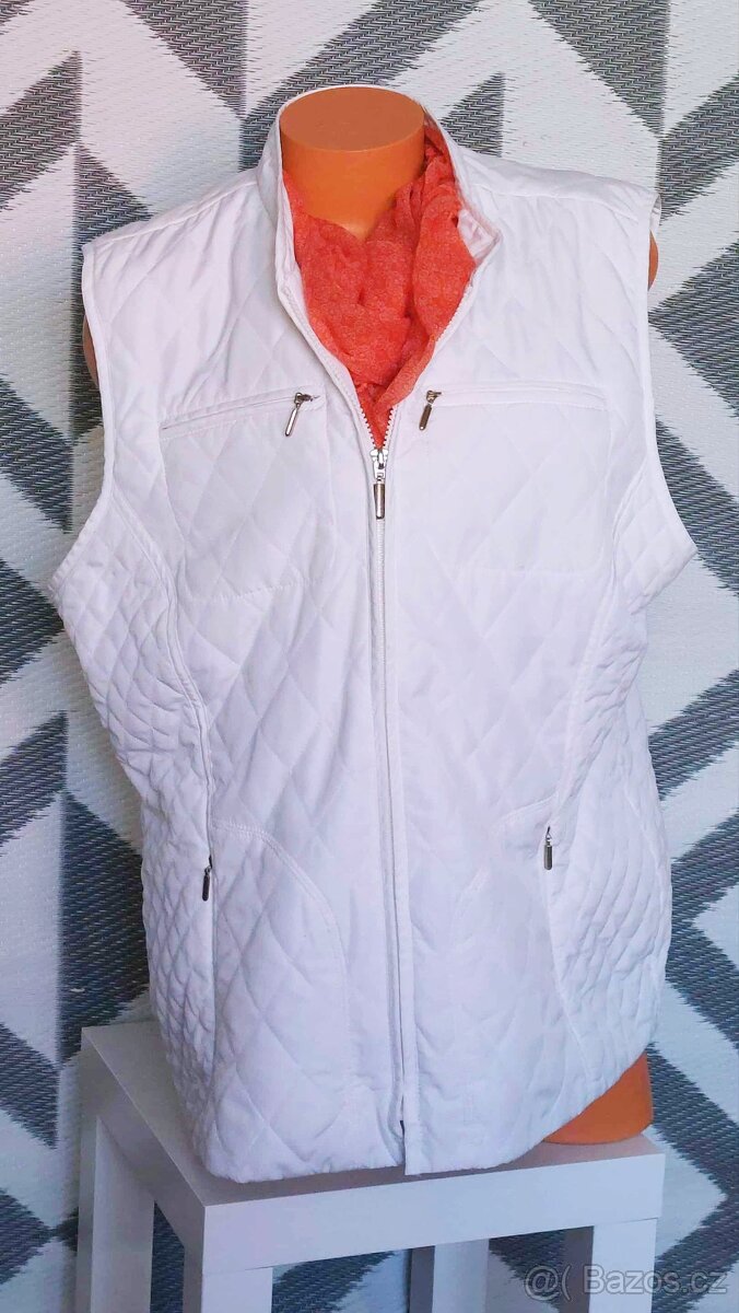 LEHOUNKÁ PROŠÍVANÁ VESTA + ŠÁLA - vel. 44