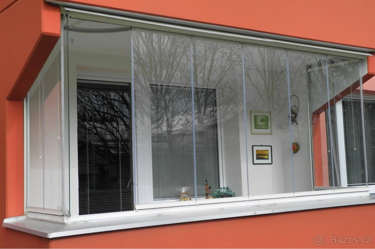 Otočný bezrámové zasklení balkonu
