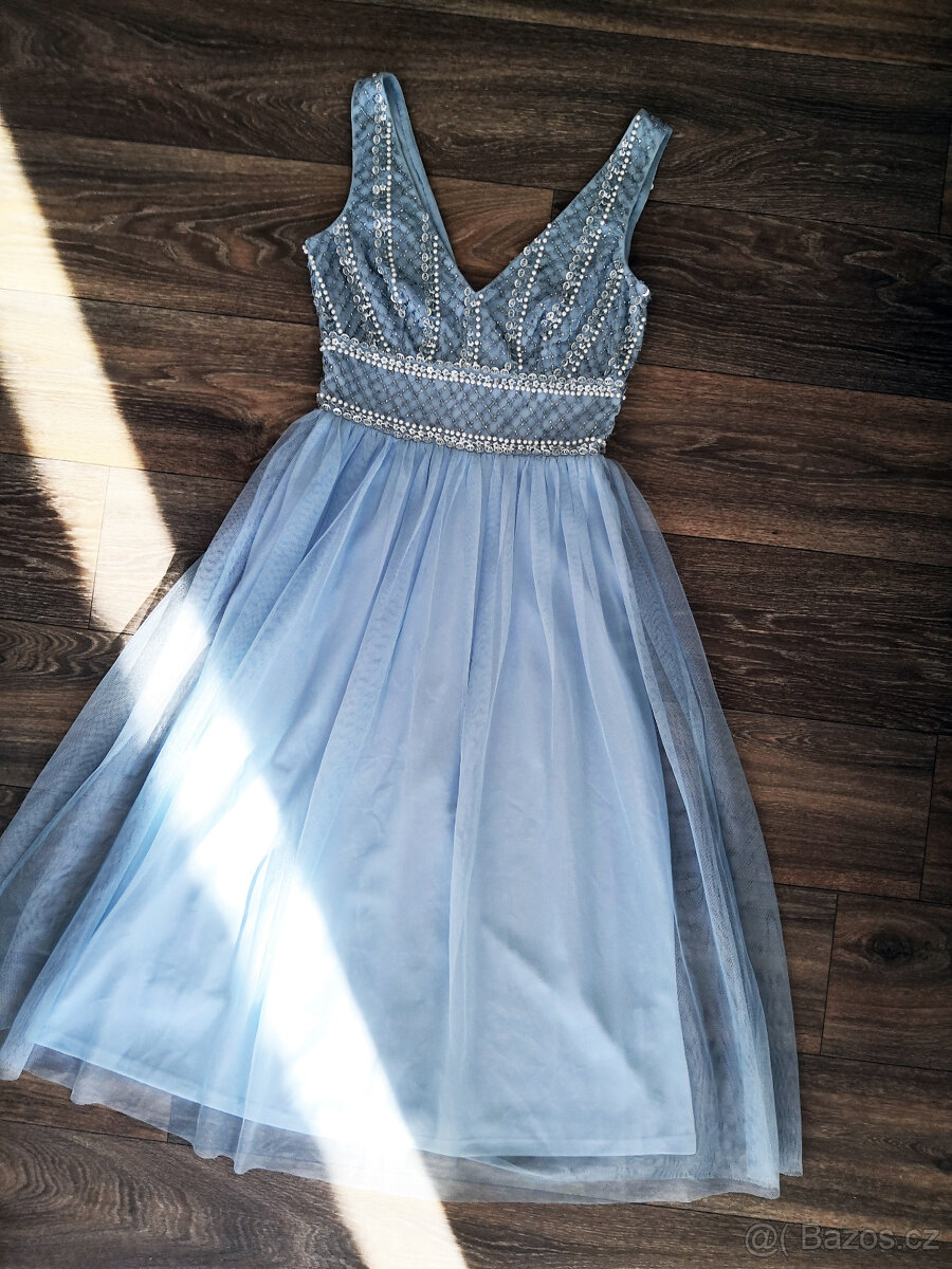 Blankytně modré šaty Lace & Beads