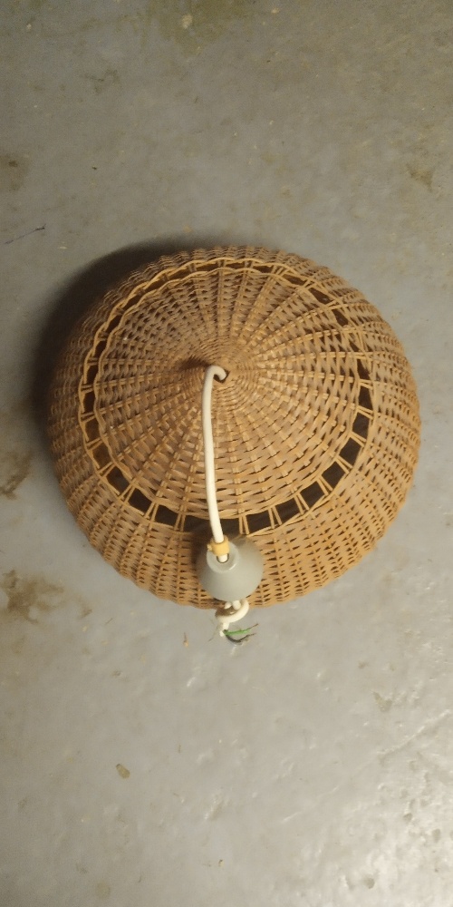 Retro proutěný lustr z bambusových vláken