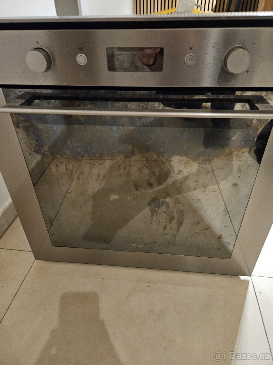 Vestavná trouba Whirlpool