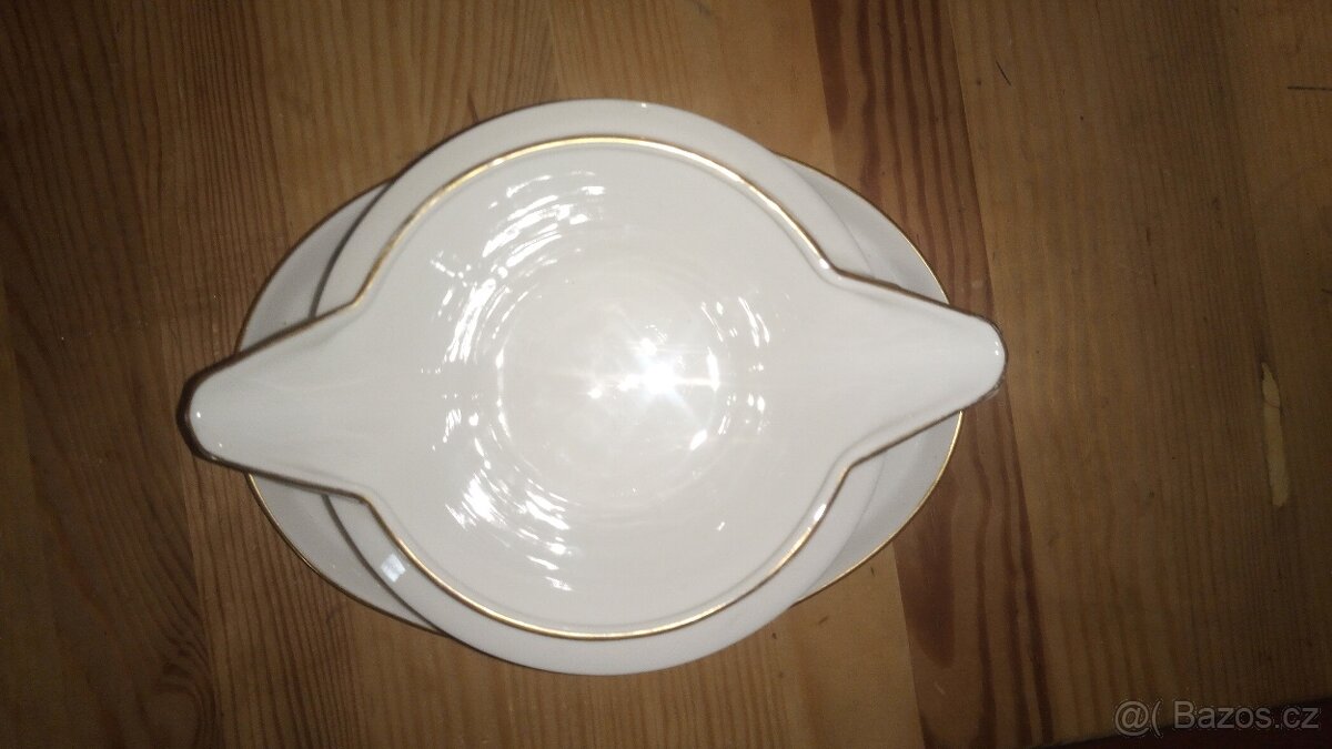 Porcelánový omáčkovník po babičce