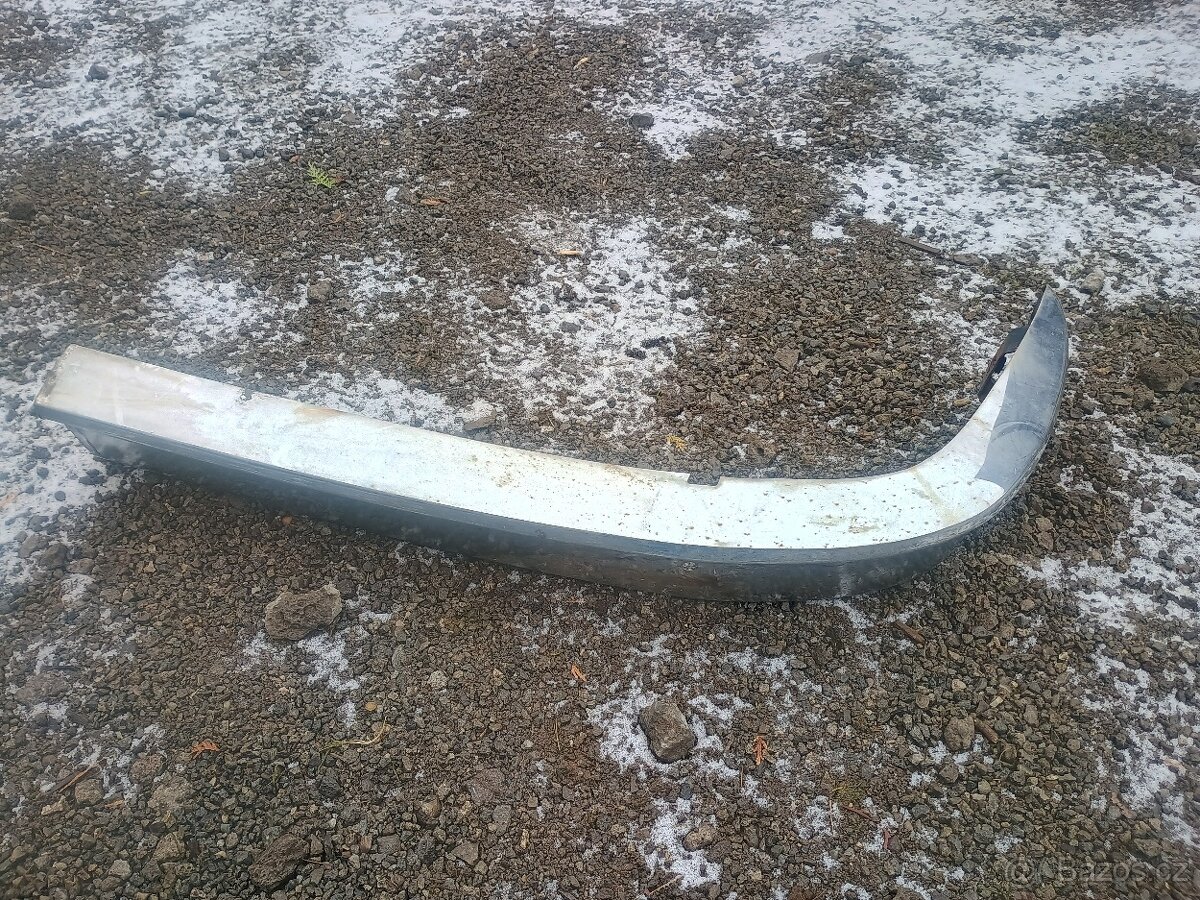 Nárazník škoda 100