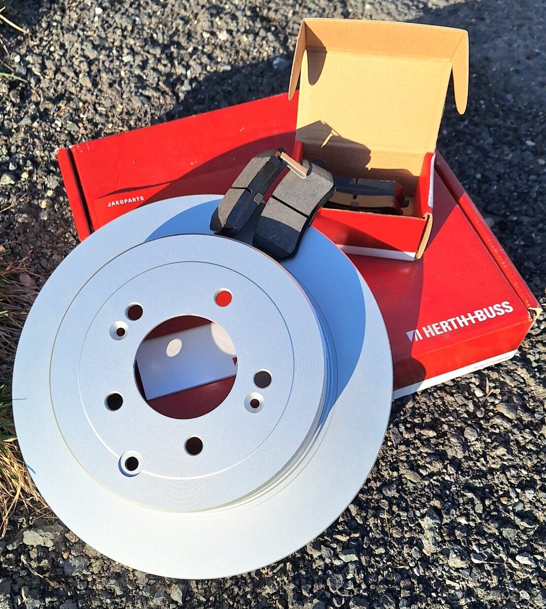 Nové brzdové kotouče + destičky