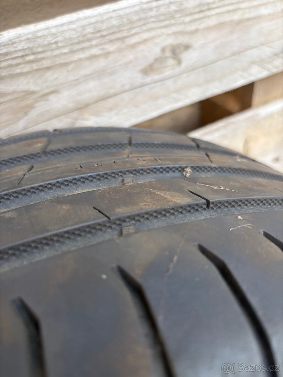 Letní pneu nokian 225/45 r18