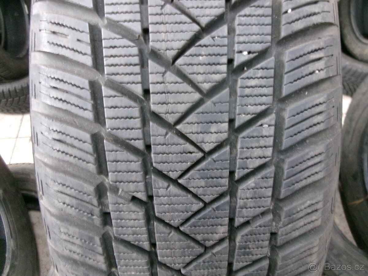 225/40/18 BRIDGESTONE (3,5-4mm) č.14301