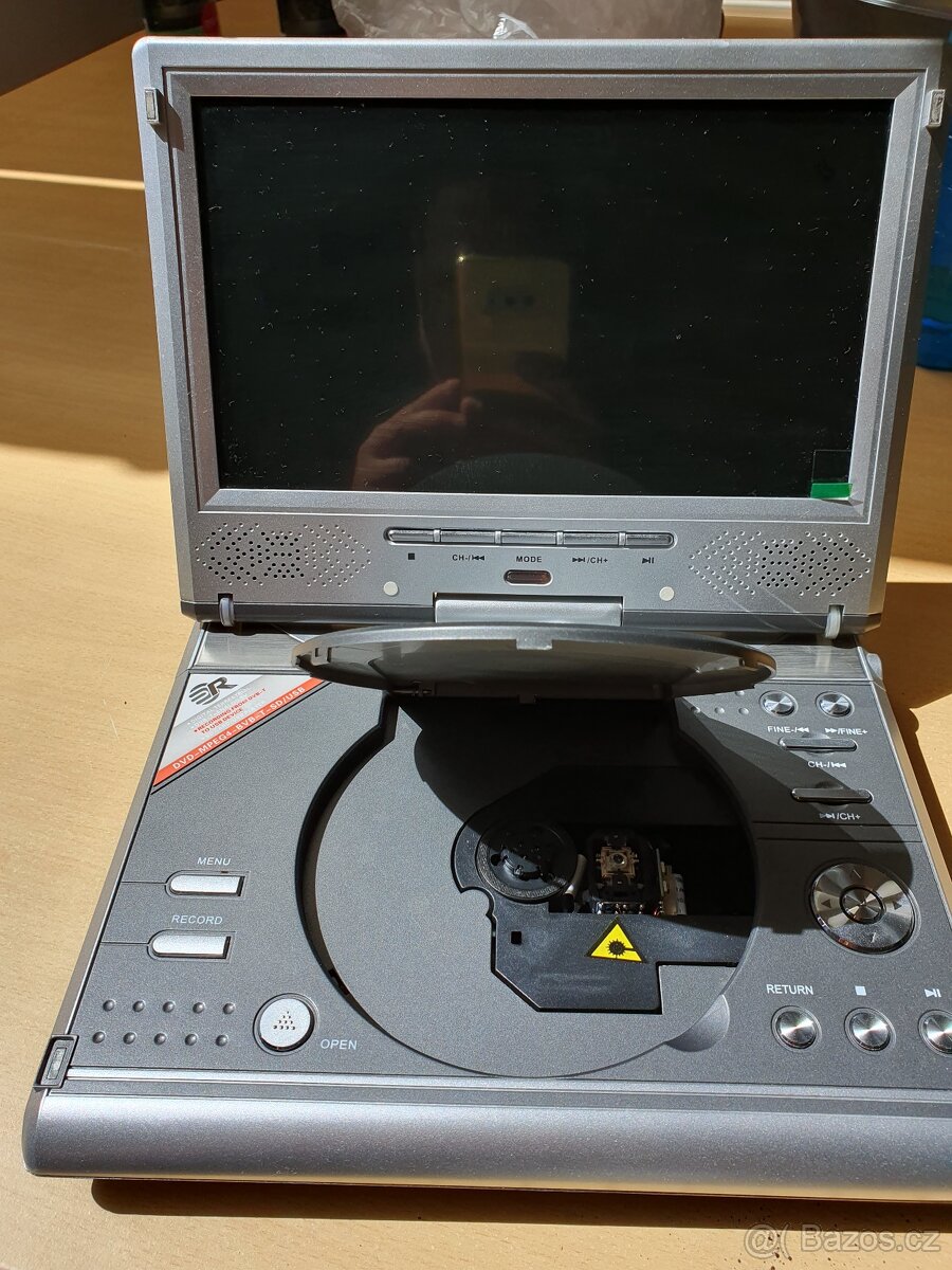Roadstar DVD-9500KDVB přenosný DVD S LCD na opravu