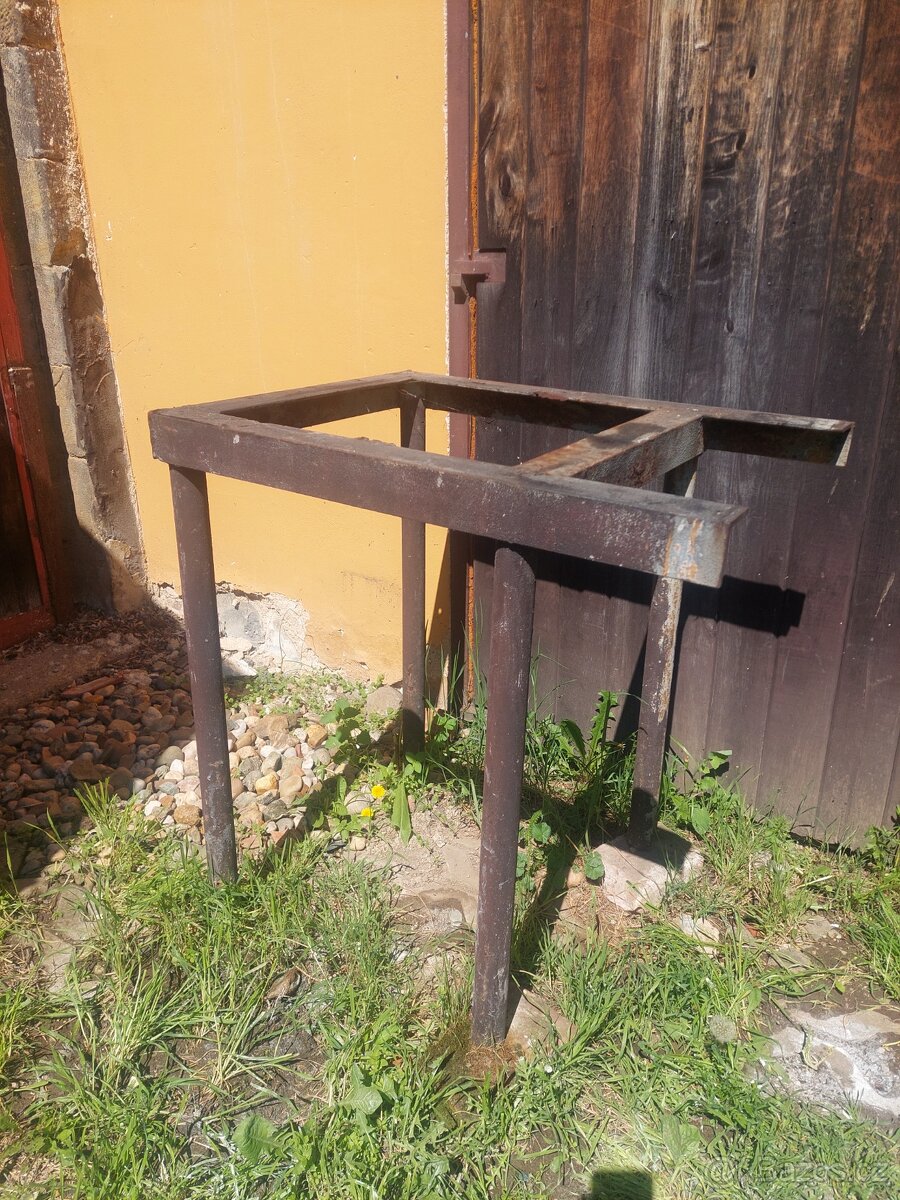 Konstrukce dílenský stolek