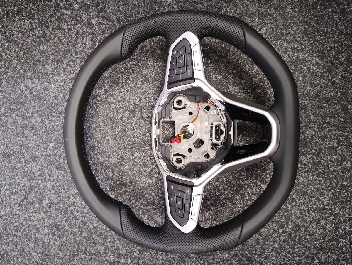Volkswagen - nový volant, DSG, perfor kůže, multi., výhřev