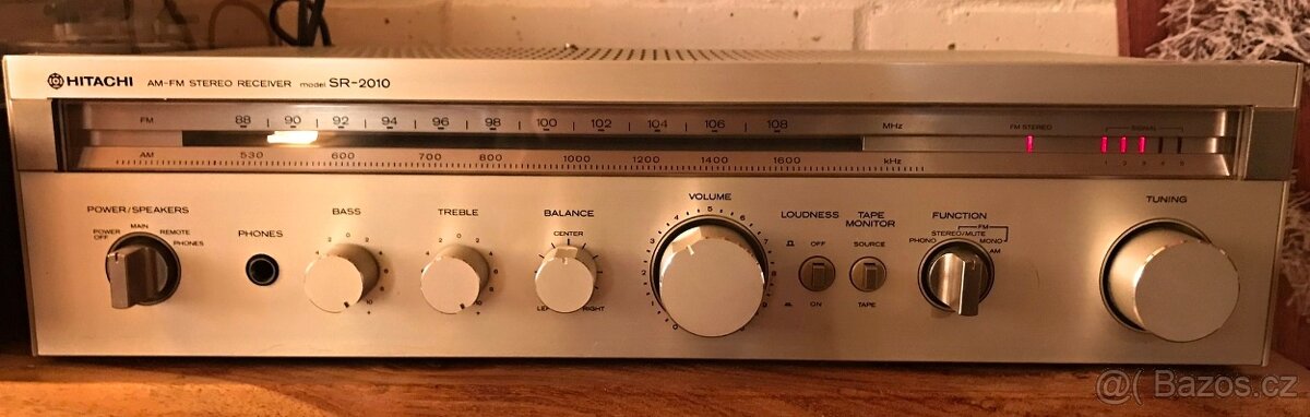 RECEIVER HITACHI SR -2010 (ROK 1979) KRÁSNÝ VINTAGE