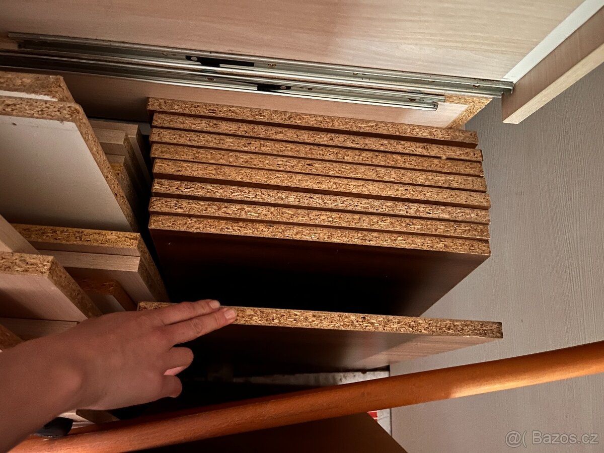Desky, šuplíky - materiál
