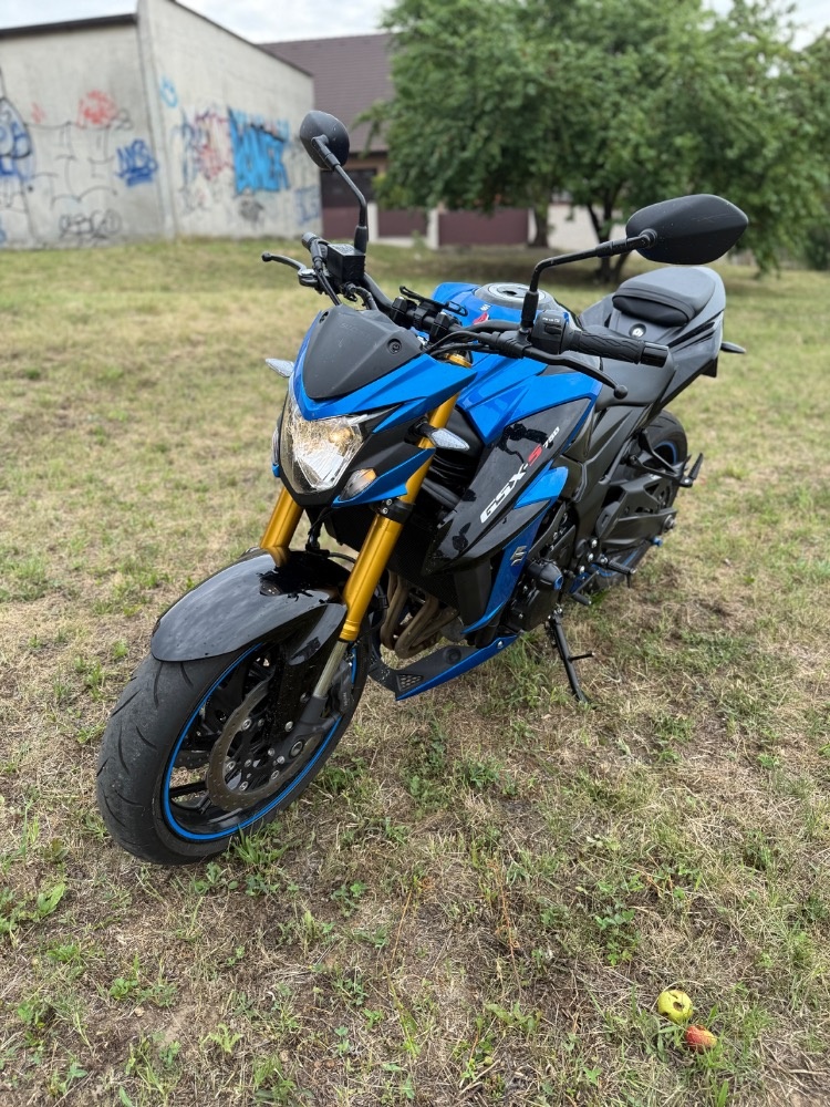 Suzuki GSX-S750