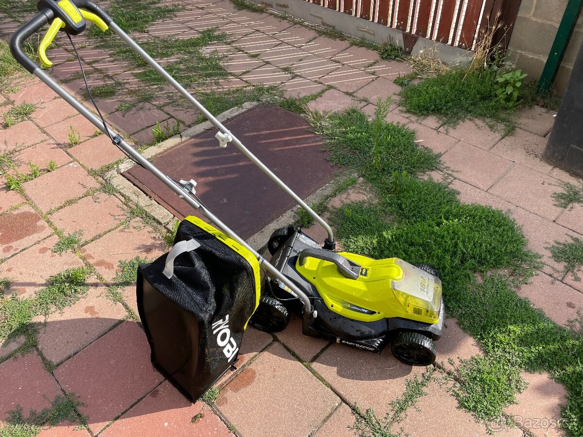 Sekačka na trávu Ryobi