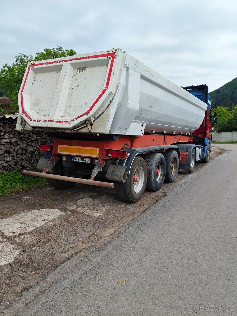 Sklápěcí návěs kempf 24m²