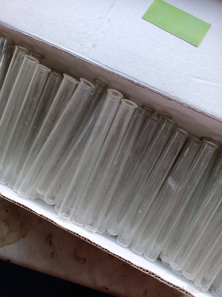 Laboratorní zkumavky 170ks