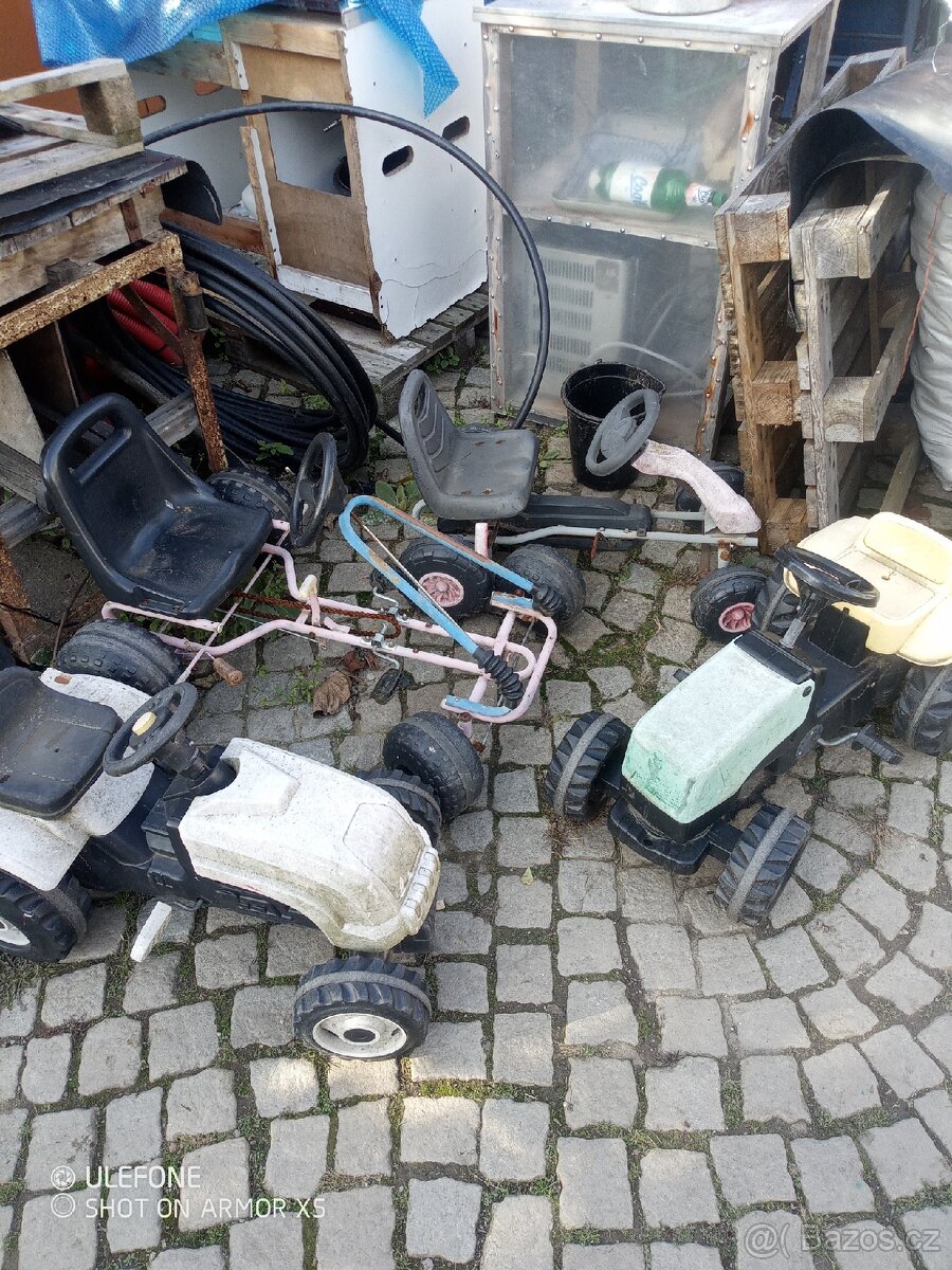 Dětská motokára a traktor