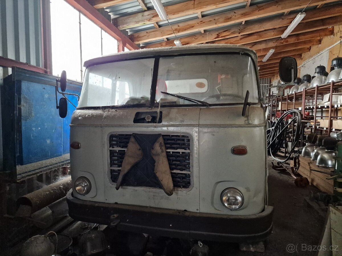 Nákladní automobil -sklápěč