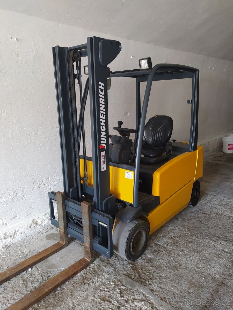 P: Jungheinrich EFG320 2006