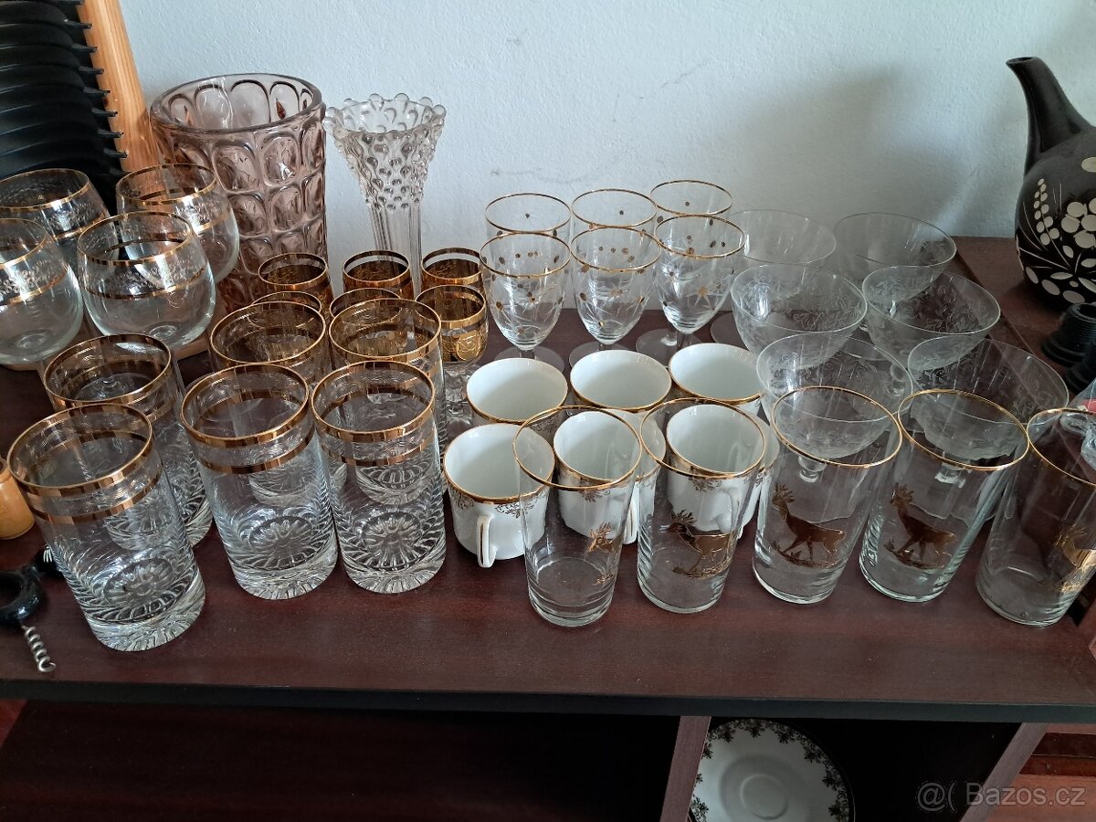 Staré skleničky, hrnečky, sklo