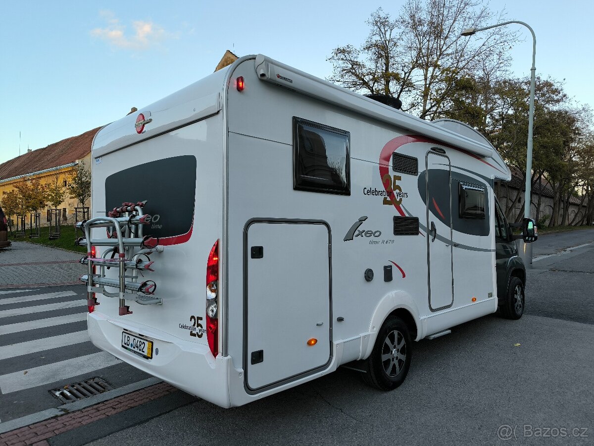 Obytné auto Burstner ixeo sjížděcí postel garáž,59TIS.KM
