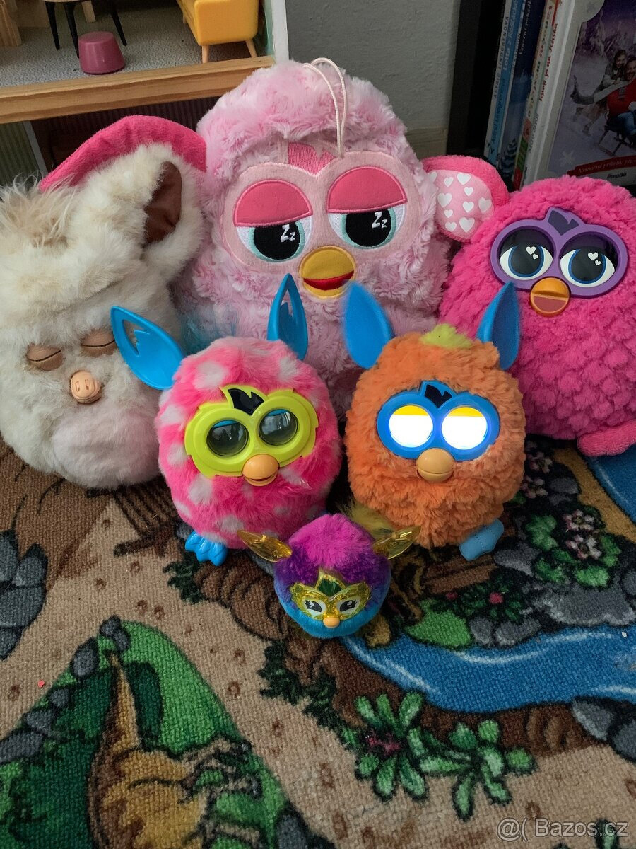Sbírka plyšáků - přes 400 kusů, dále set Furby 2005