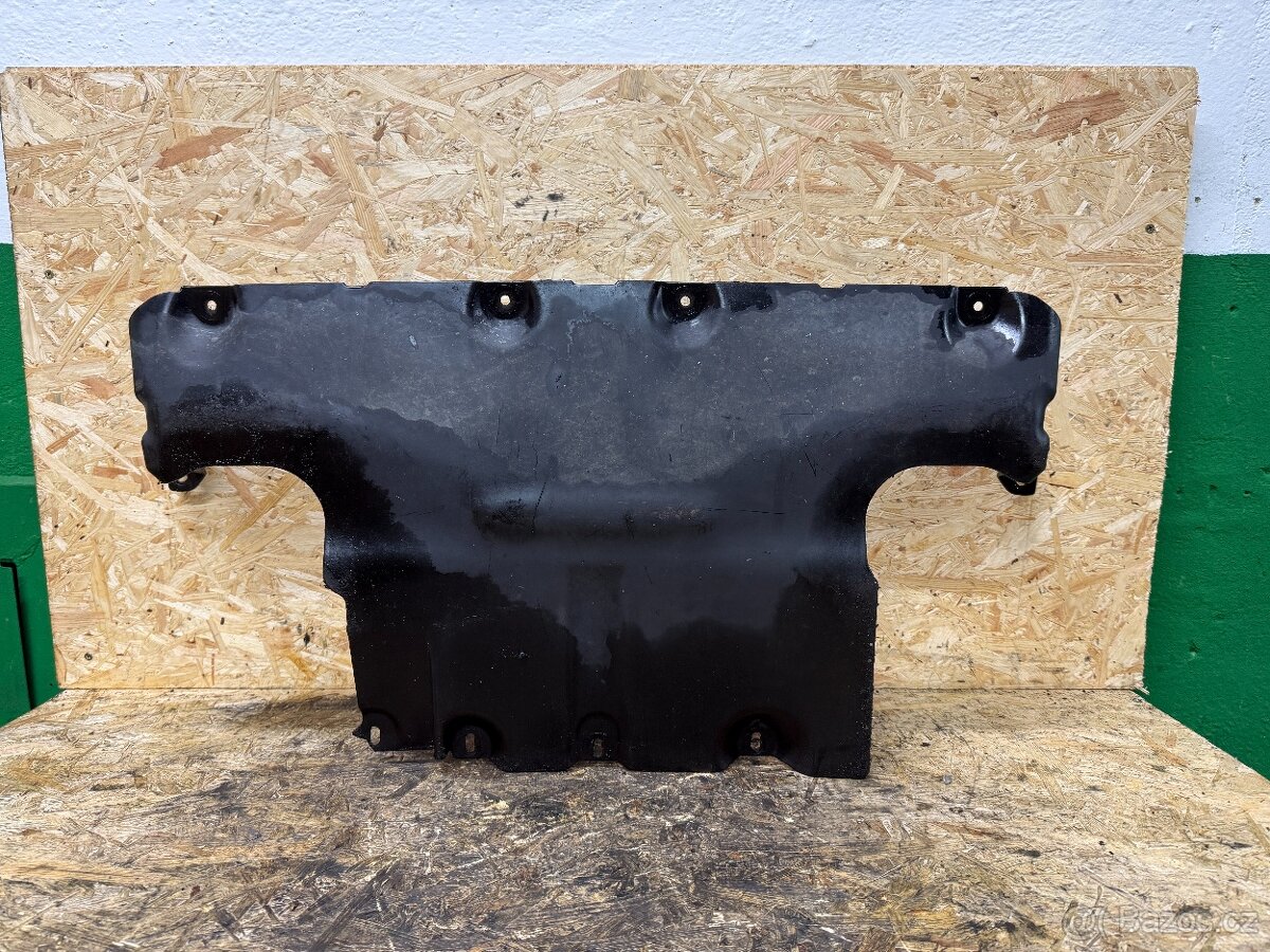 SPODNÍ KRYT MOTORU VW TOUAREG 7P