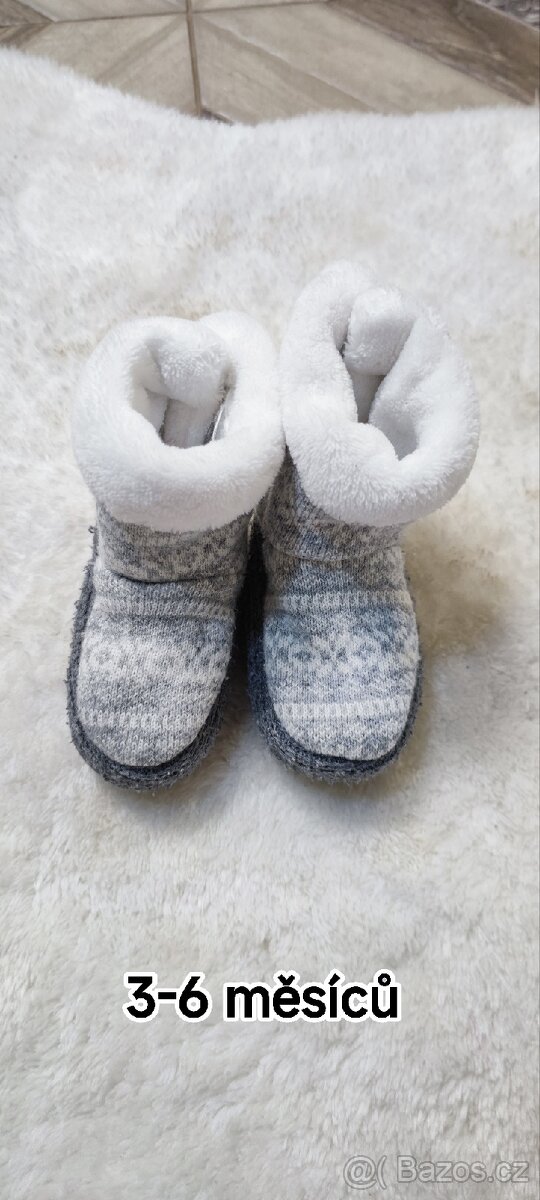 Zimní capáčky sněhulky, suchý zip velikost 3-6 měsíců