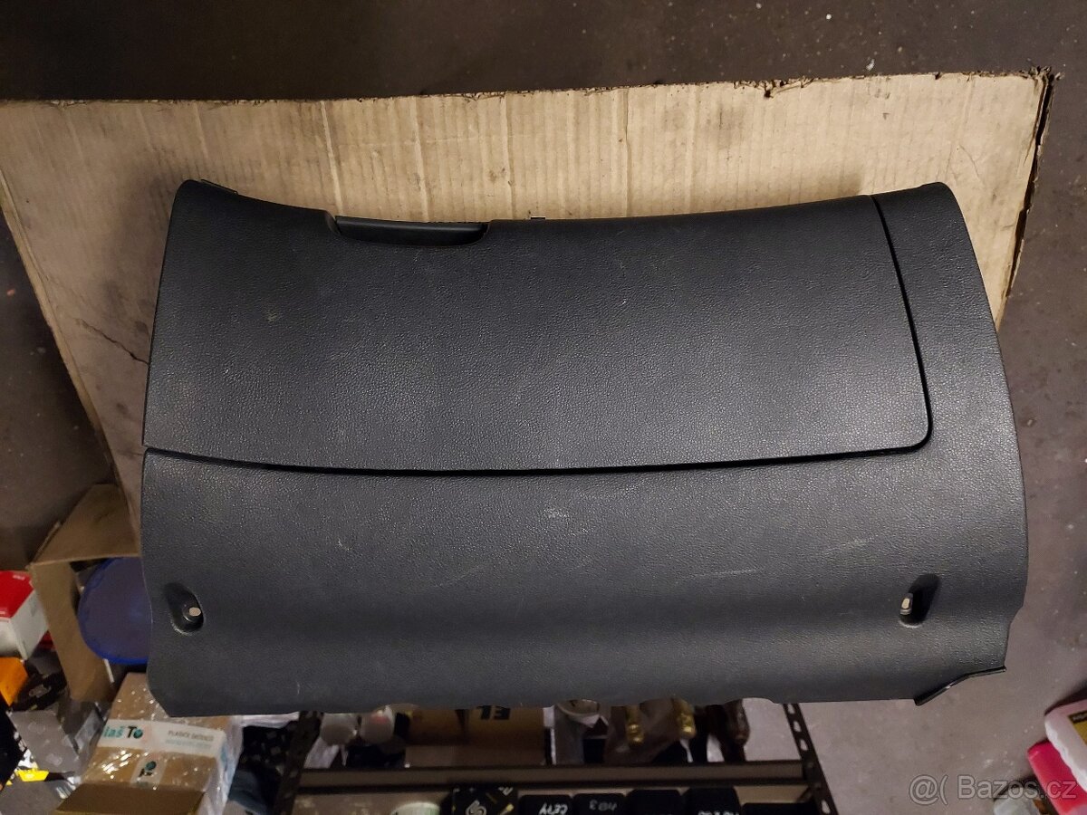 kastlík spolujezdce Octavia 2