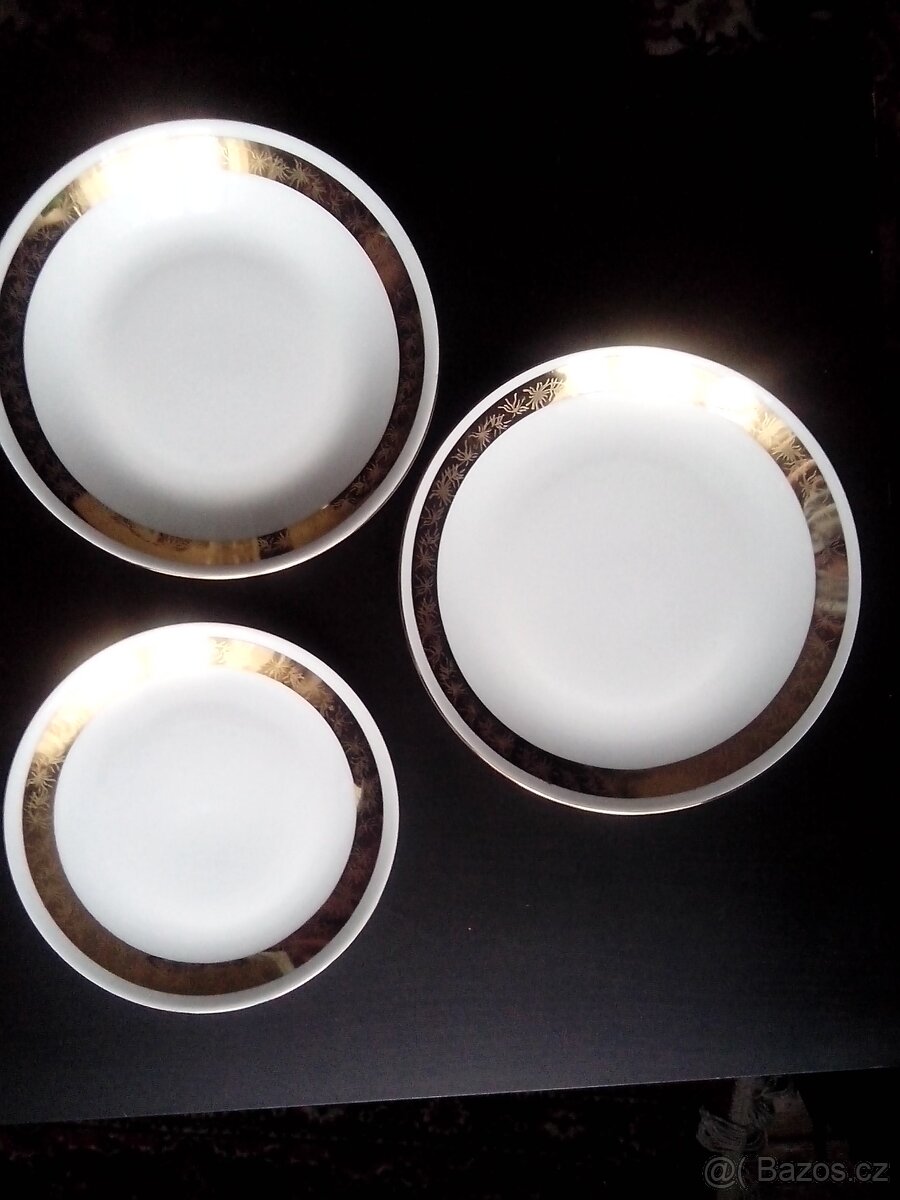 Porcelánový jídelní servis