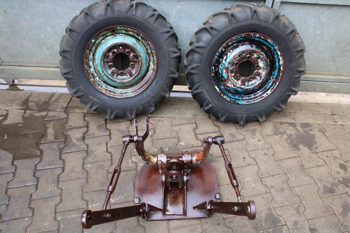 Malotraktor kola nové pneu zadní ramena hydraulika