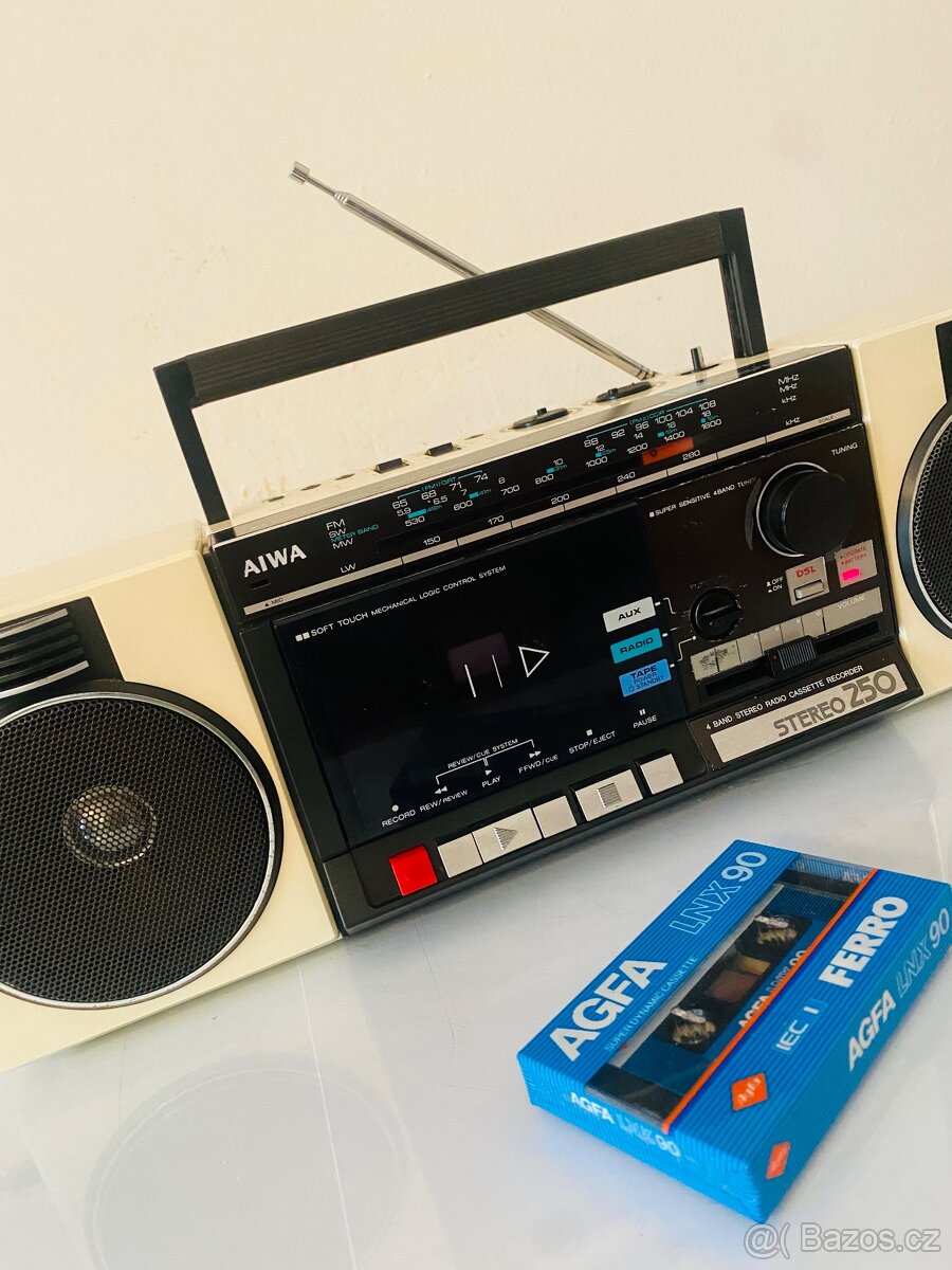 Radiomagnetofon Aiwa CS 250, rok 1985