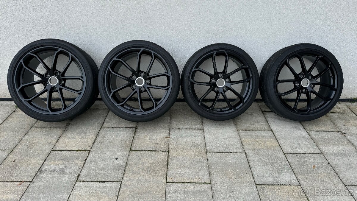 GT4 - porsche cayman 718, kola, disky