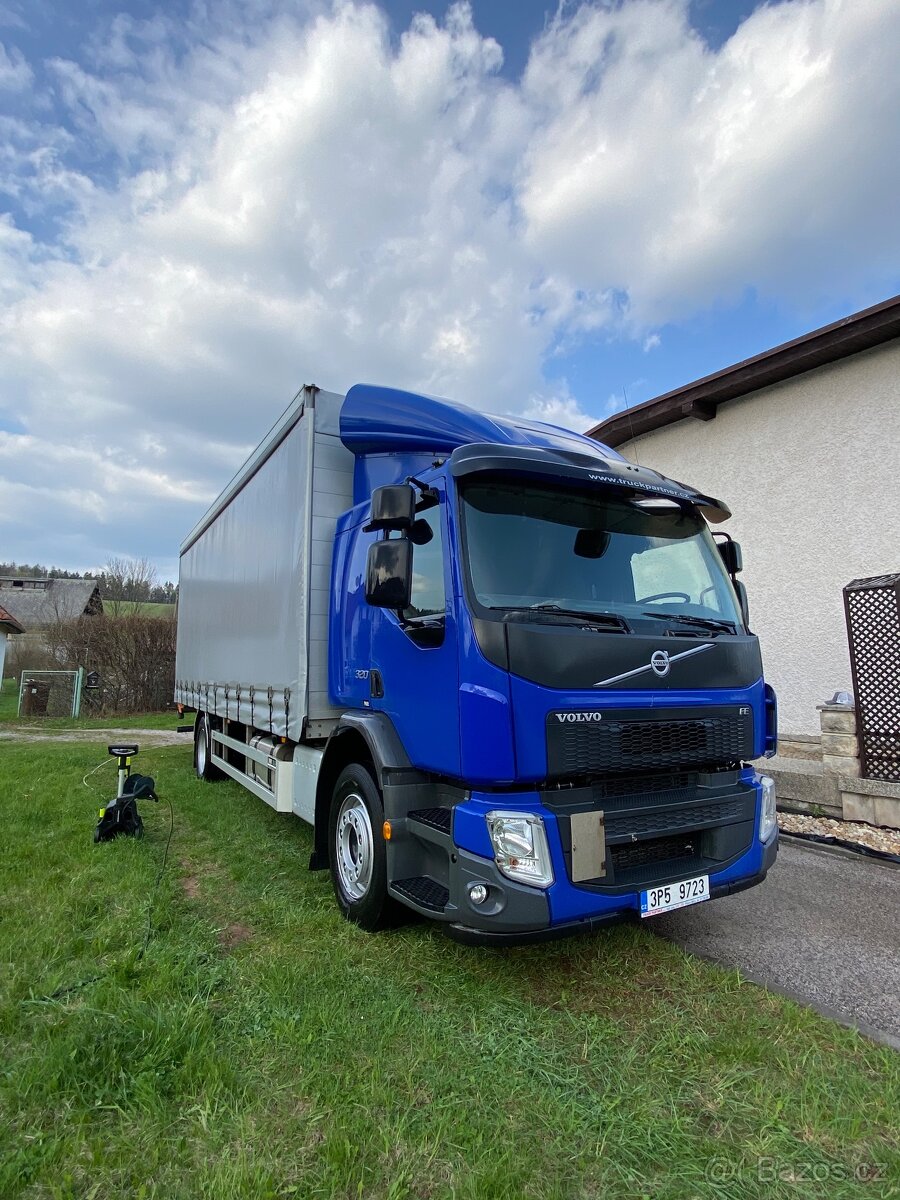 Volvo FE 320 - hydraulické čelo