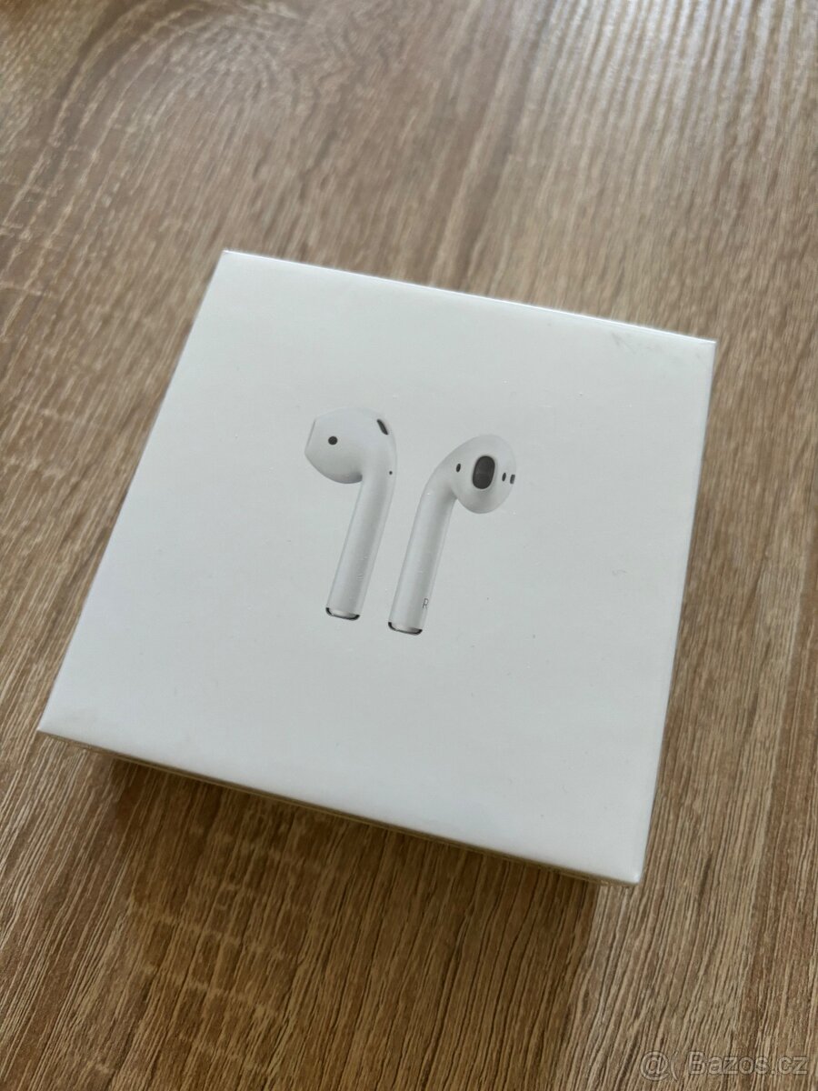 Apple AirPods with Charging Case