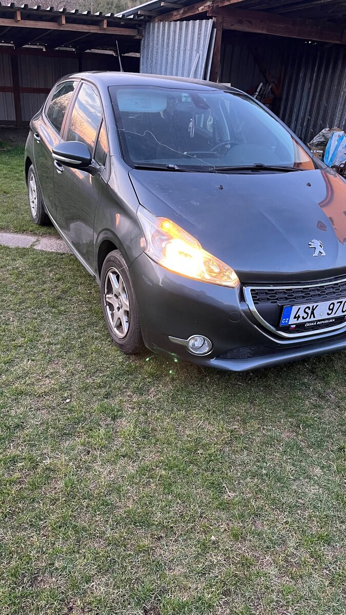 Peugeot 208