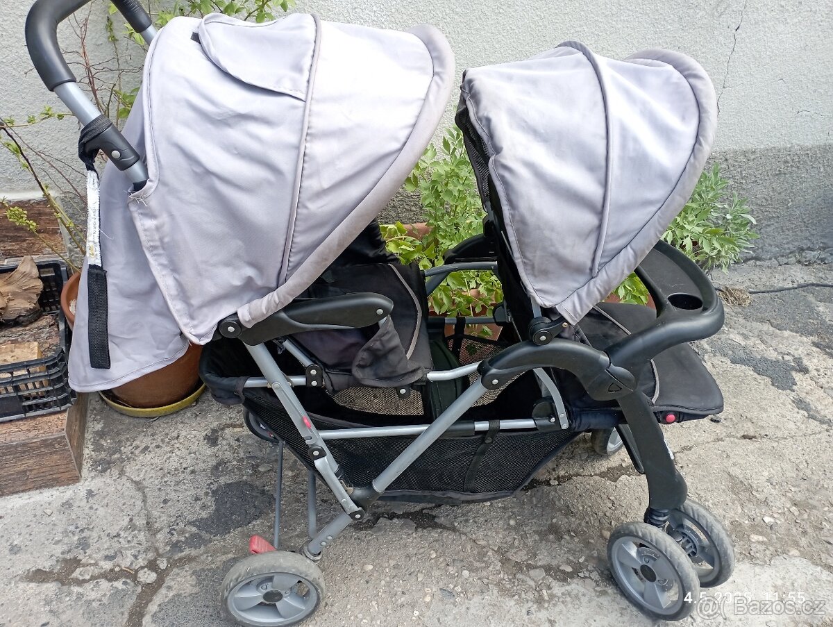 Kočárek pro dvojčata