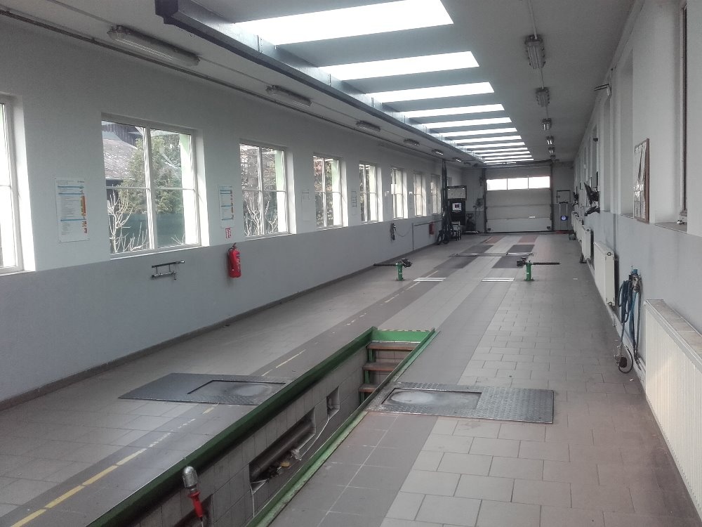 Kontrolní technik STK a stanice měření emisí