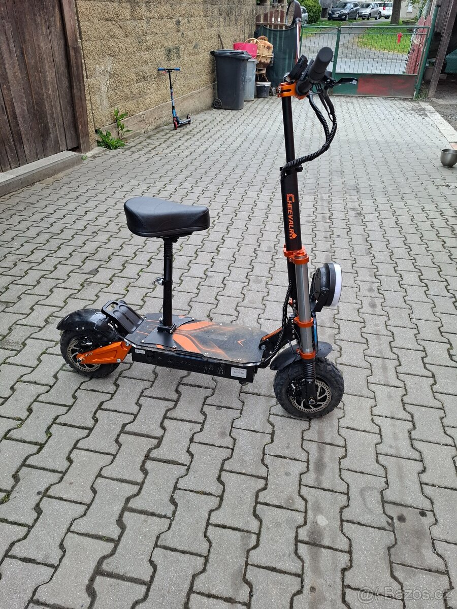 Elektrokolobezka Cheevarly s11