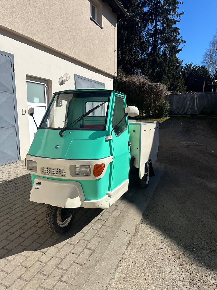 Piaggio Ape 50 – mobilní zmrzlinový stánek