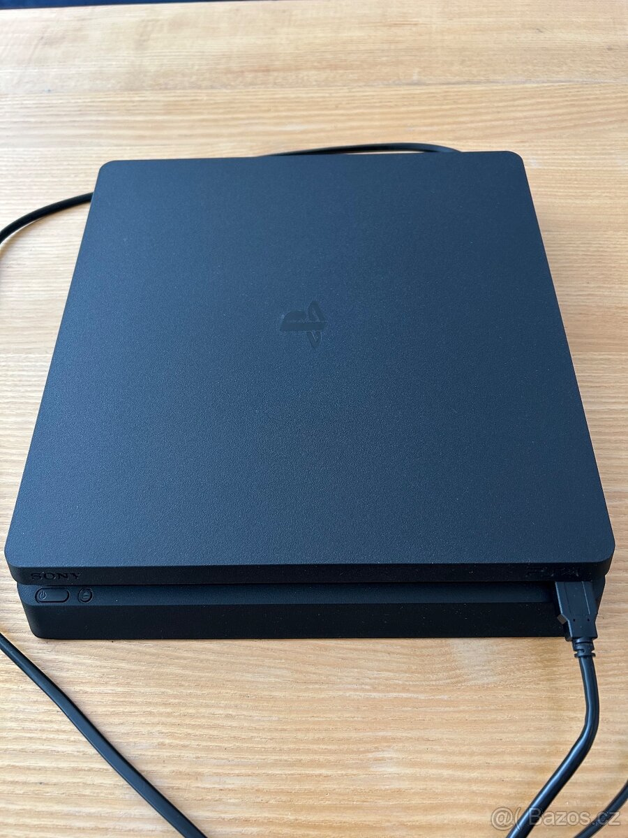 Playstation 4 slim 500gb + hard disk 2Tb + hry v konzoli