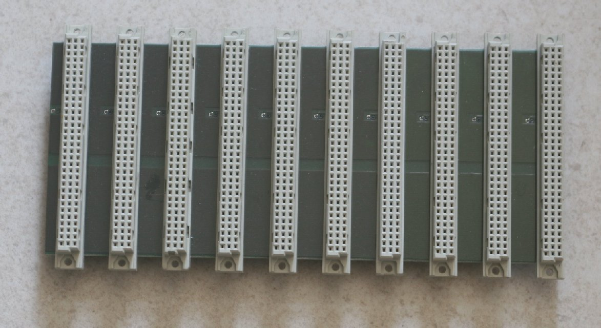 SAPI backplane s 10 konektory
