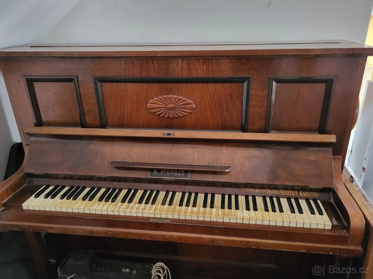 Piano značky Proksch - ocelová deska