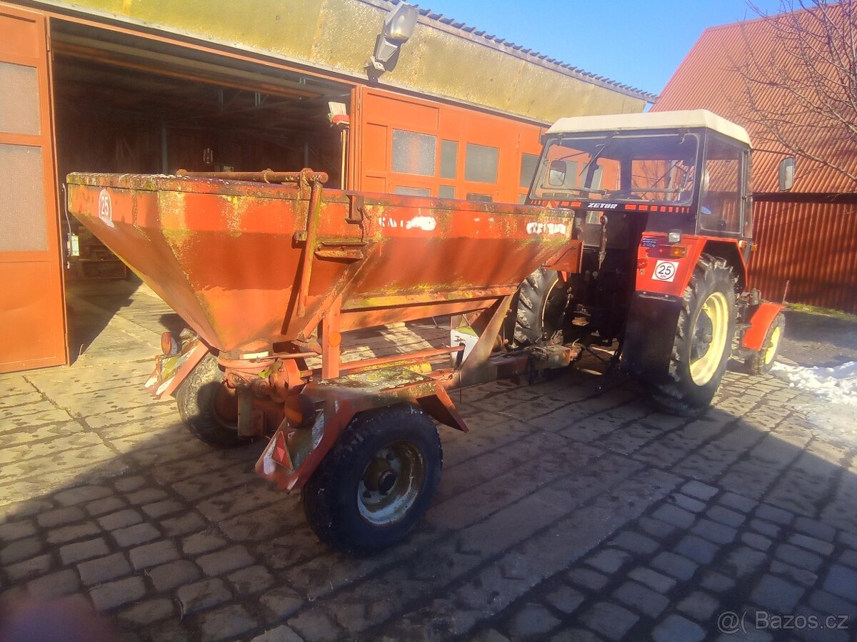 Rozmetadlo průmyslových hnojiv RM 1-072
