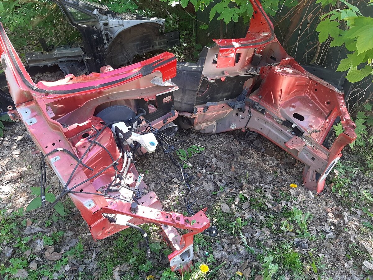 Renault Kadjar jednotky,rizeni časti karoserie čtvrtka