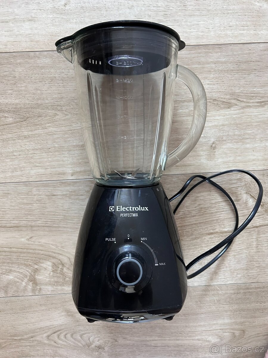 Stolní mixér Elektrolux Prfectmix ESB2300 1,5l