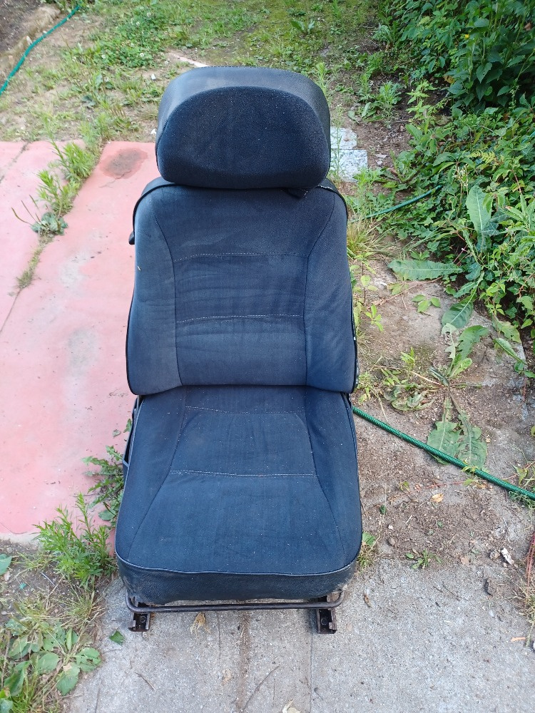 Lada Niva sedačka