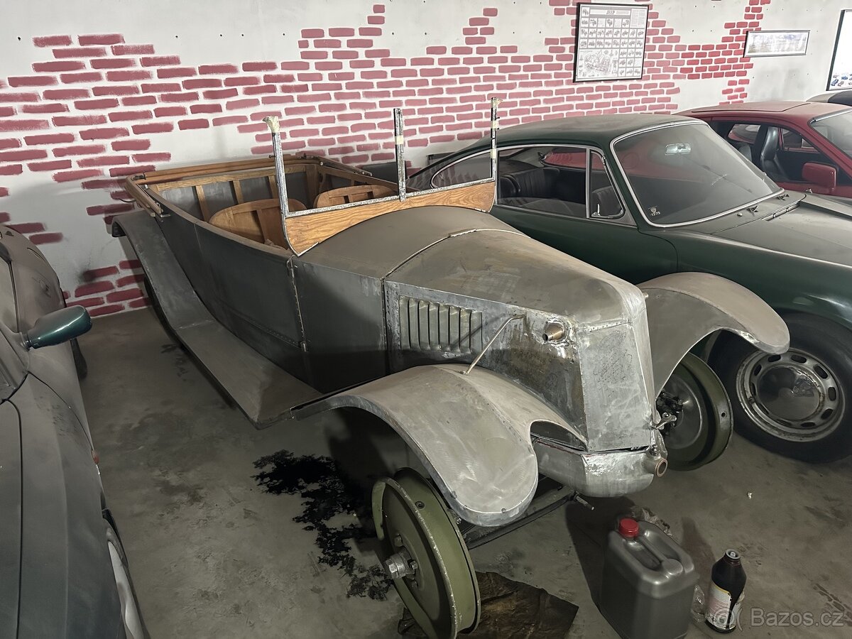 Tatra 12